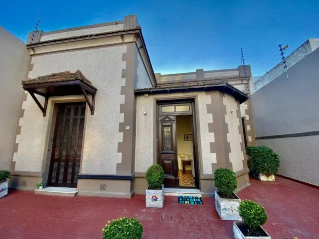 Casas, chalets en Venta — salta 1300