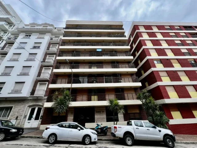 Departamentos, pisos y semipisos en Venta — Alvear 2031