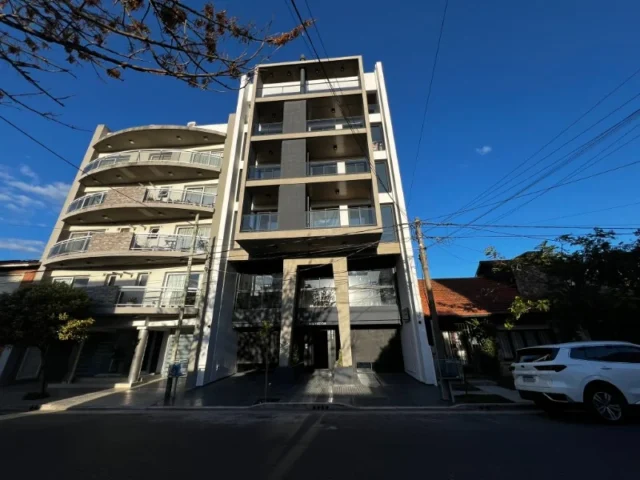 Departamentos, pisos y semipisos en Venta — La Rioja 3948