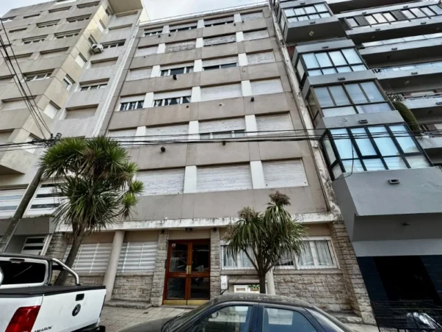 Departamentos, pisos y semipisos en Venta — Viamonte 2165