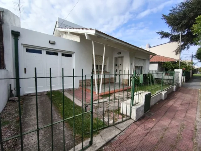 Casas, chalets en Venta — Juncal 268