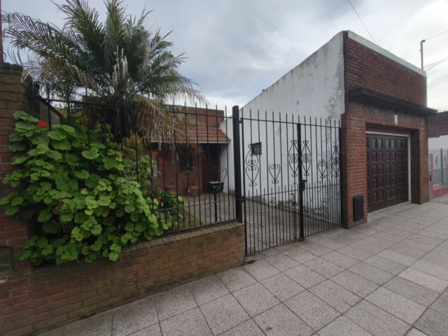 Casas, chalets en Venta — NASSER 1351