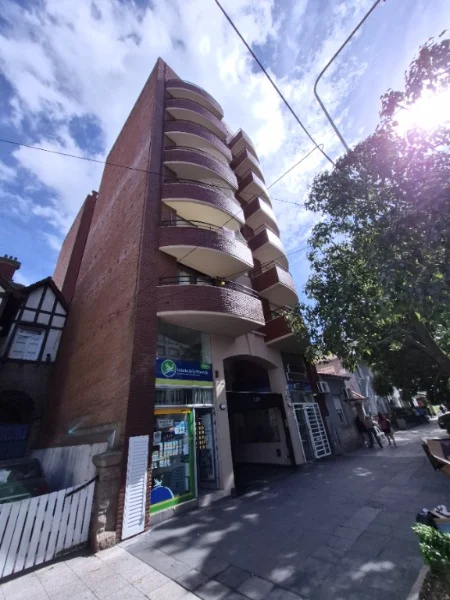 Departamentos, pisos y semipisos en Alquiler — Independencia 1257