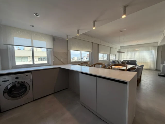 Departamentos, pisos y semipisos en Venta — Bolívar 1001
